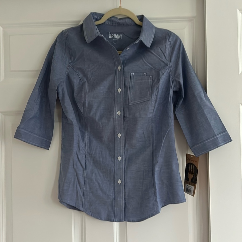 Chef works three-quarter length arm, button-down, collared shirt